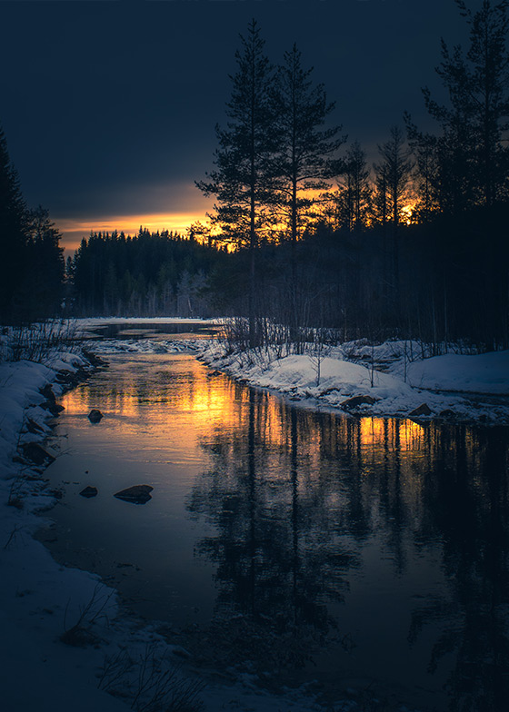 Vemodet - The river swallows the sun
